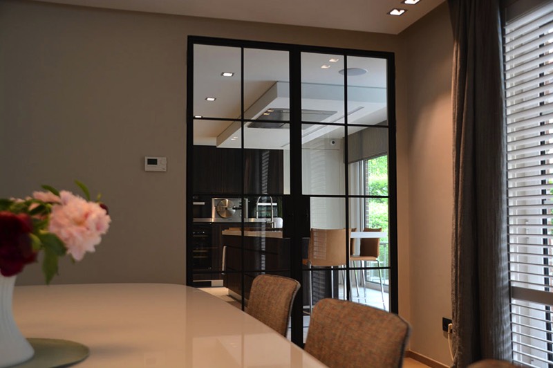 foto die een inbouw luidspreker laat zien van een multiroom audio project van 6 zones